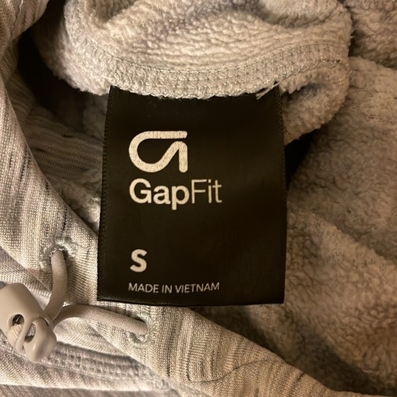 GapFit Sweatshirt - Picture 6 of 6